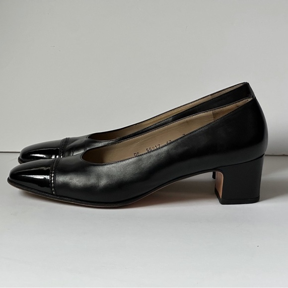 SALVATORE FERRAGAMO Women's Pumps - Black